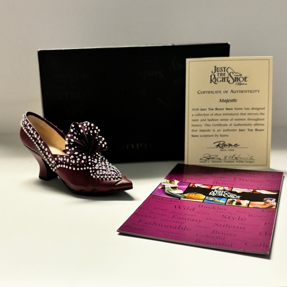 Miniature Shoe ”Magestic” by Raine “Just The Right Shoe”